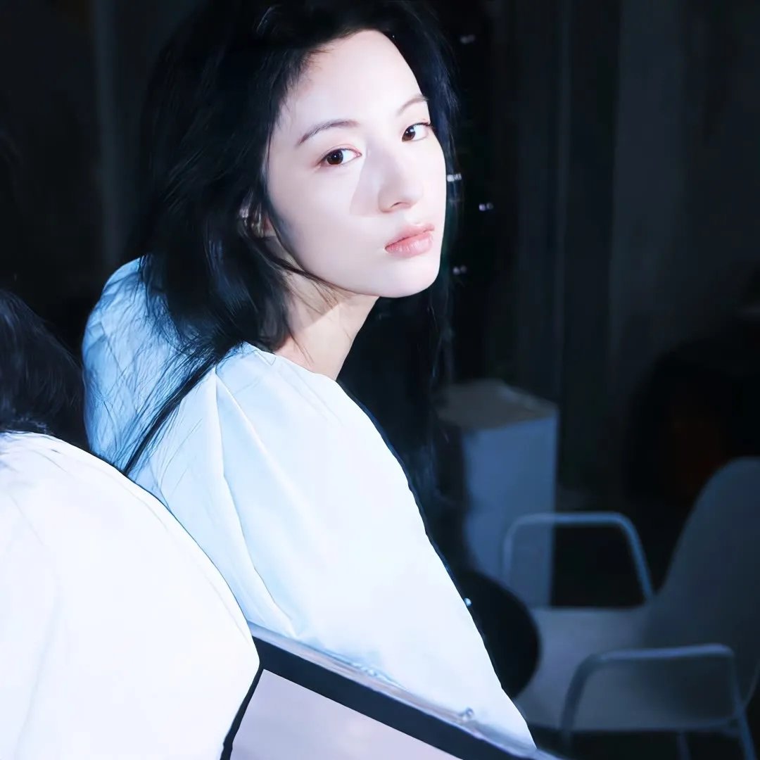 锁红颜