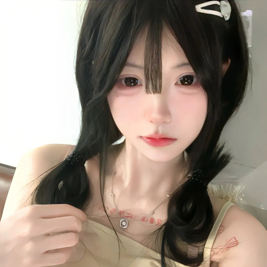 男孩超级白